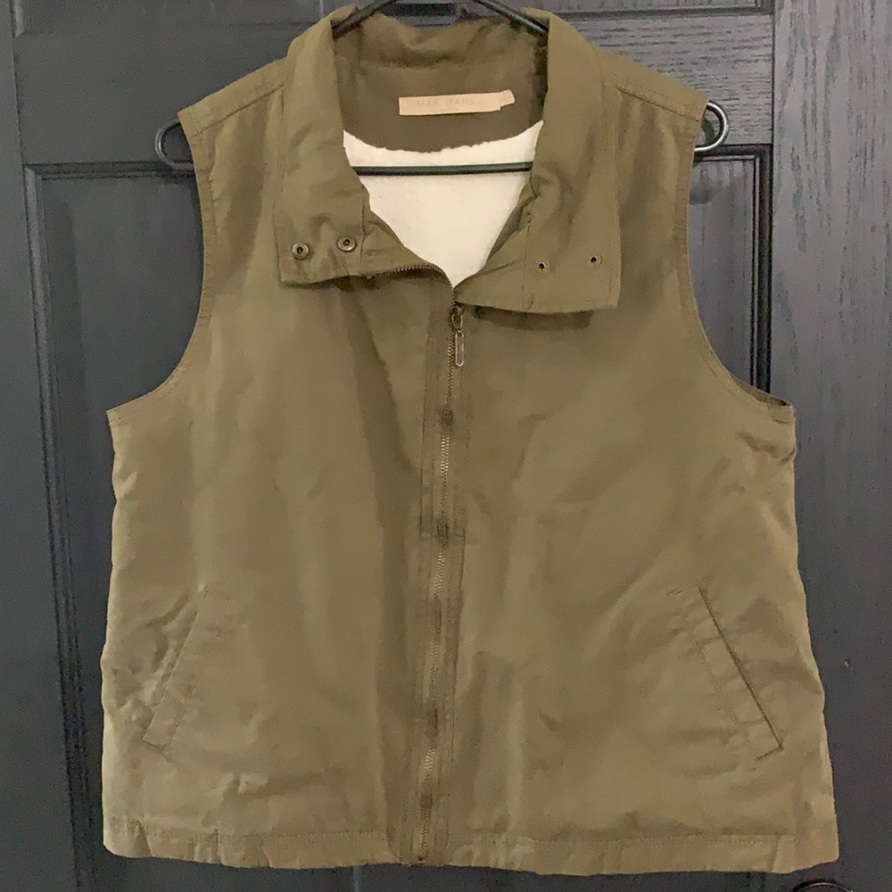 Women’s Army green vest Large